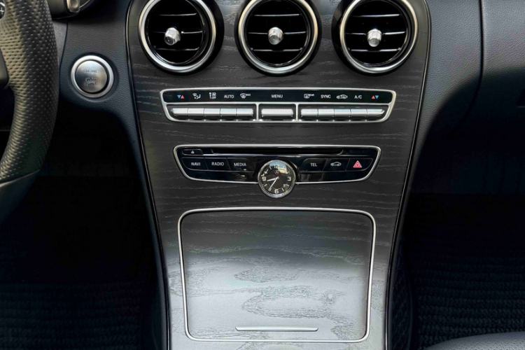 Used Mercedes-Benz C-Class 2015 C 200 L 4MATIC Sport Edition Interior 4