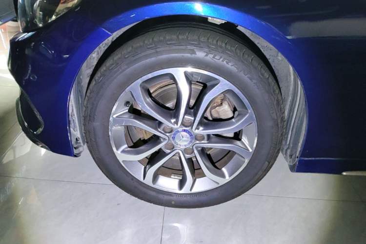 Used Mercedes-Benz C-Class 2015 Restyled C 180 L Sport Edition Left Front Wheel Hub