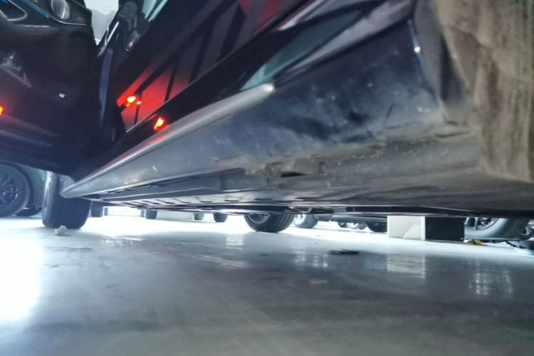 Used Mercedes-Benz C-Class 2015 C 260 L Sport Edition Left Side Sill