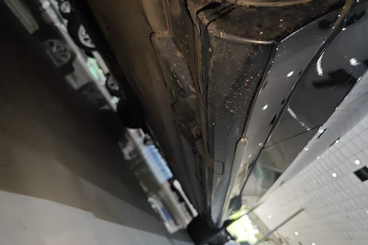 Used Mercedes-Benz C-Class 2015 Revised C 200 L Sport Edition Left Side Sill