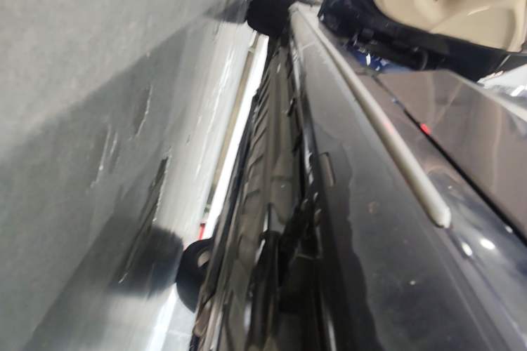 Used Mercedes-Benz C-Class 2015 Revised C 200 L Sport Edition Left Side Sill