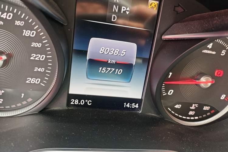 Used Mercedes-Benz C-Class 2015 Revised C 200 L Sport Edition Odometer Close Up