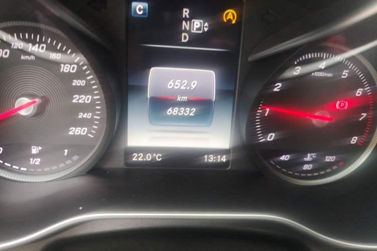 Used Mercedes-Benz C-Class 2015 Revised C 200 L Sport Edition Odometer Close Up