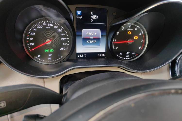 Used Mercedes-Benz C-Class 2015 C 260 L Sport Edition Odometer Close Up
