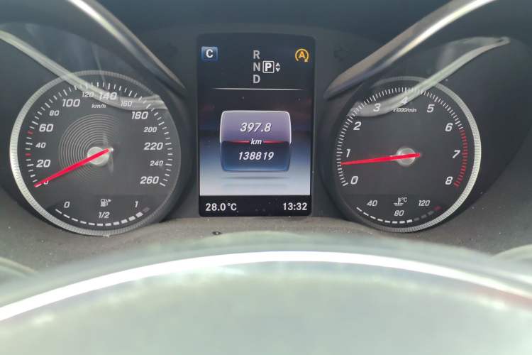Used Mercedes-Benz C-Class 2015 C 200 L Odometer Close Up