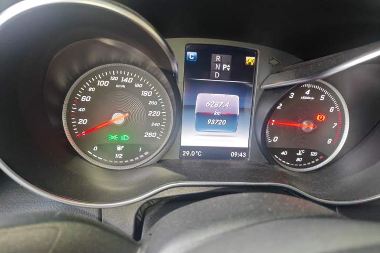 Used Mercedes-Benz C-Class 2015 Revised C 200 L Sport Edition Odometer Close Up