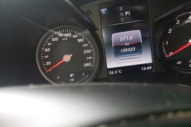 Used Mercedes-Benz C-Class 2015 C 200 L Sport Edition Odometer Close Up