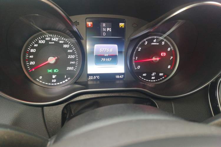 Used Mercedes-Benz C-Class 2015 Restyled C 180 L Sport Edition Odometer Close Up