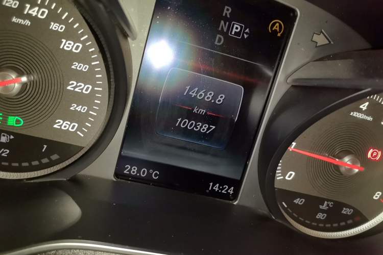 Used Mercedes-Benz C-Class 2015 C 260 L Odometer Close Up