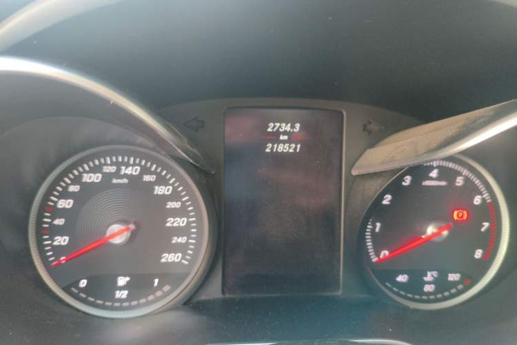 Used Mercedes-Benz C-Class 2015 C 200 L 4MATIC Sport Edition Odometer Close Up