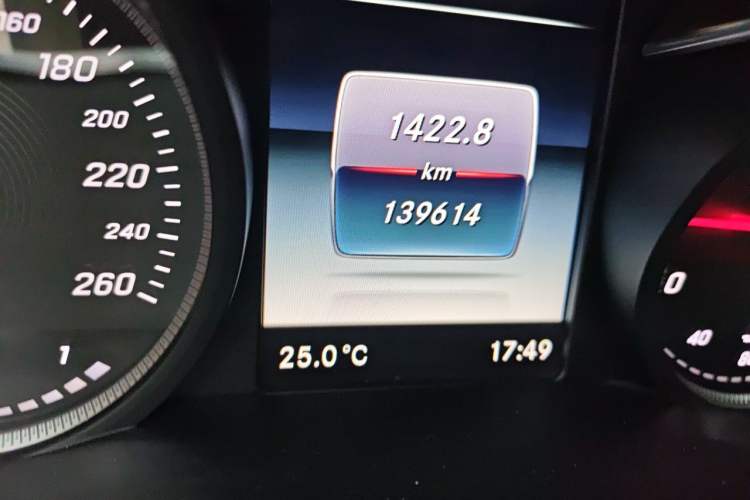 Used Mercedes-Benz C-Class 2015 C 200 L Odometer Close Up