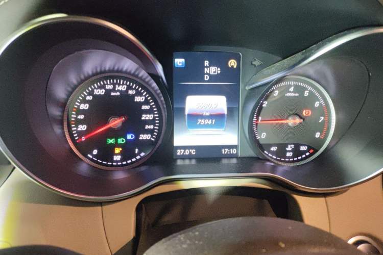Used Mercedes-Benz C-Class 2015 C 200 L Odometer Close Up