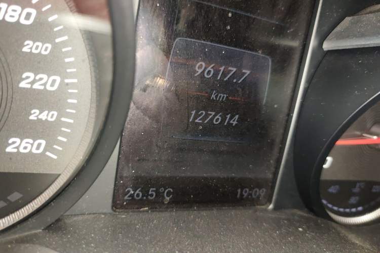 Used Mercedes-Benz C-Class 2015 C 200 Sport Edition 4MATIC Odometer Close Up