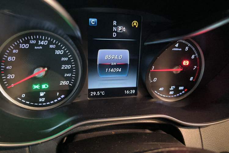 Used Mercedes-Benz C-Class 2015 Revised C 200 L Sport Edition Odometer Close Up