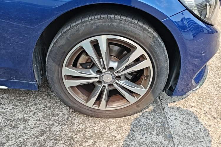 Used Mercedes-Benz C-Class 2015 Revised C 200 L Sport Edition Right Front Wheel Hub