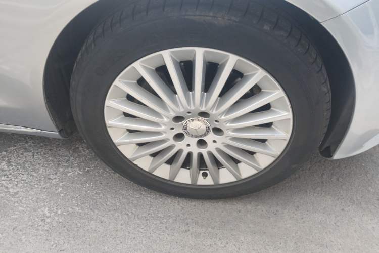 Used Mercedes-Benz C-Class 2015 C 200 L Right Front Wheel Hub