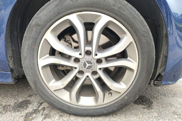 Used Mercedes-Benz C-Class 2015 Restyled C 180 L Sport Edition Right Front Wheel Hub