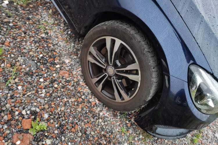 Used Mercedes-Benz C-Class 2015 C 200 Sport Edition Right Front Wheel Hub