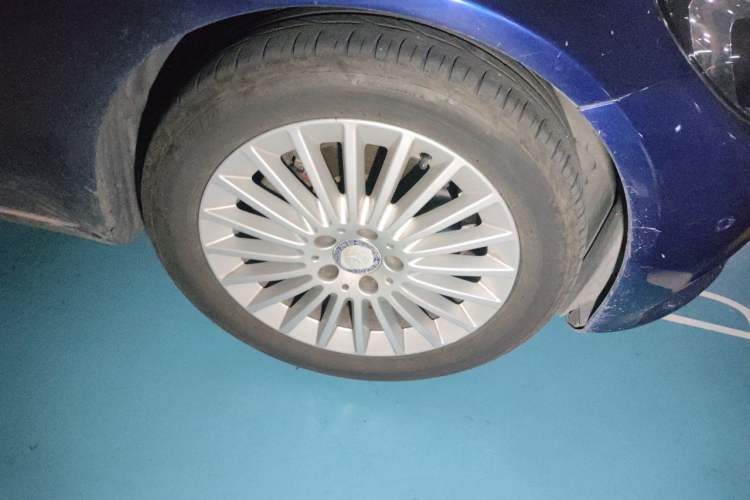 Used Mercedes-Benz C-Class 2015 C 200 L Right Front Wheel Hub
