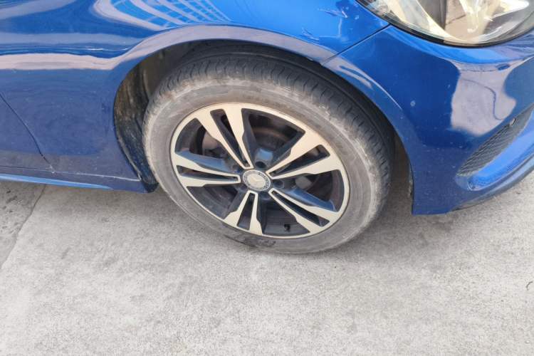 Used Mercedes-Benz C-Class 2015 C 200 Sport Edition Right Front Wheel Hub