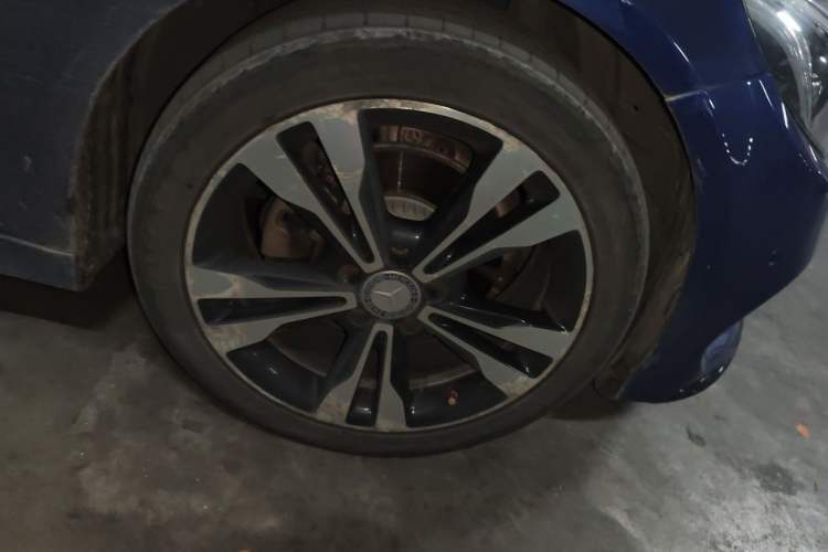Used Mercedes-Benz C-Class 2015 C 200 Sport Edition 4MATIC Right Front Wheel Hub