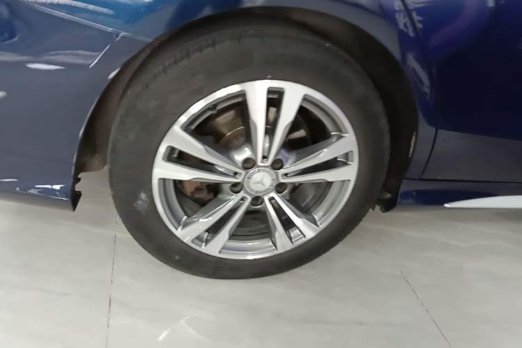 Used Mercedes-Benz C-Class 2015 Revised C 200 L Sport Edition Right Rear Wheel Hub