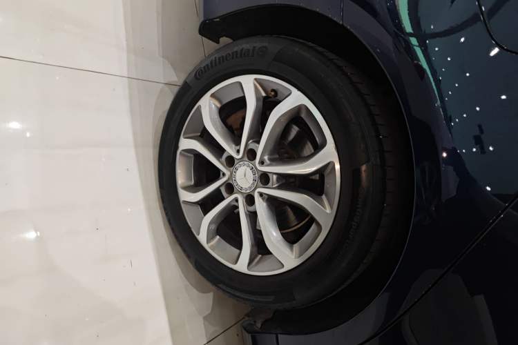 Used Mercedes-Benz C-Class 2015 Revised C 200 L Sport Edition Right Rear Wheel Hub