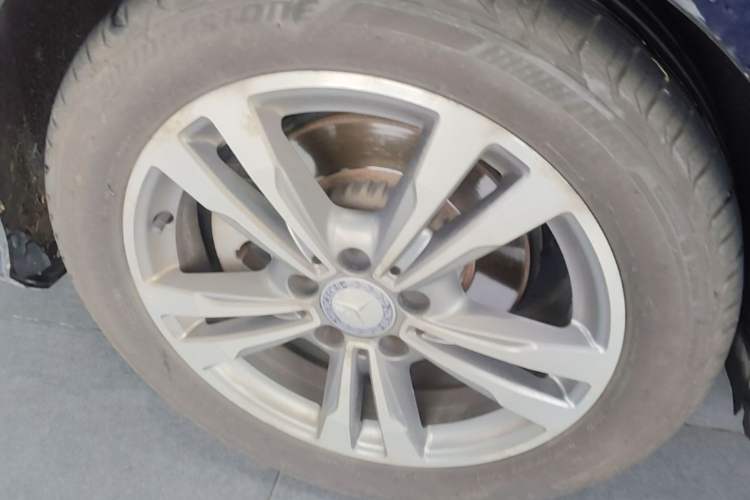 Used Mercedes-Benz C-Class 2015 Revised C 200 L Sport Edition Right Rear Wheel Hub