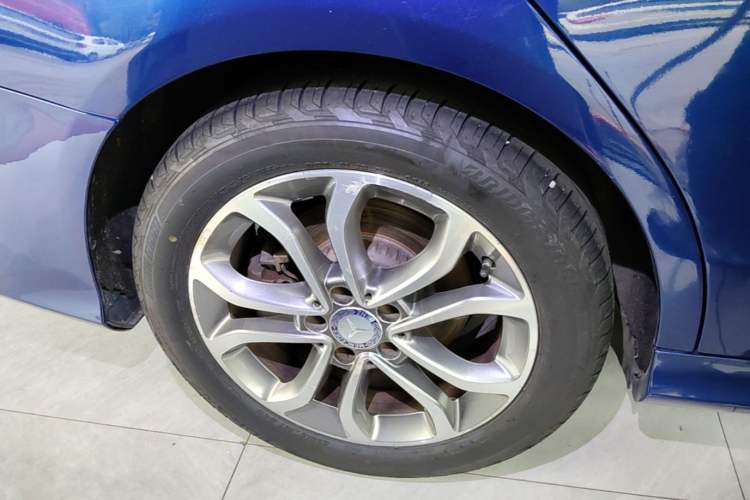 Used Mercedes-Benz C-Class 2015 Restyled C 180 L Sport Edition Right Rear Wheel Hub