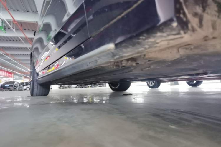 Used Mercedes-Benz C-Class 2015 C 260 L Sport Edition Right Side Sill