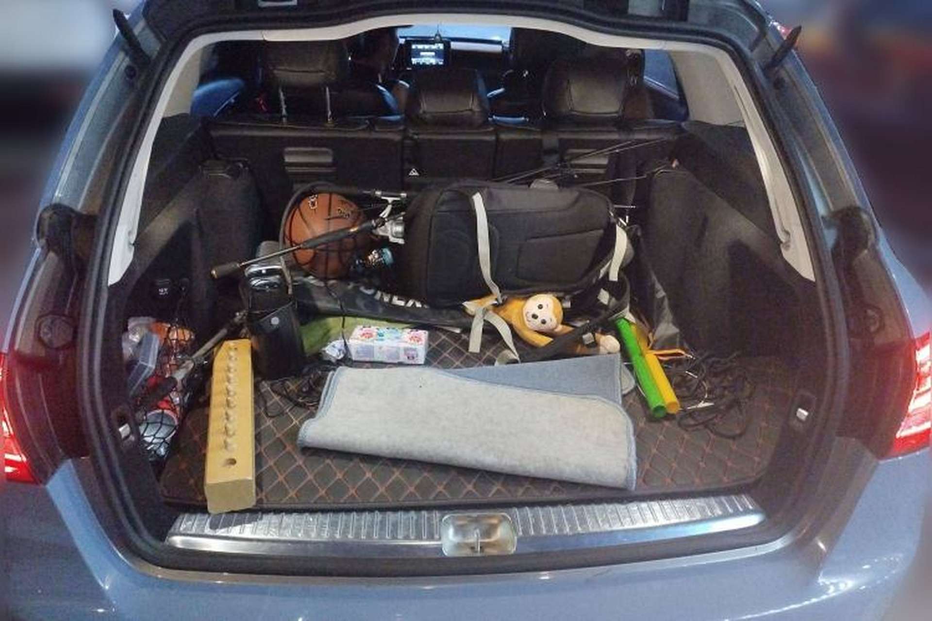 Used Mercedes-Benz C-Class 2015 C 200 station wagon Trunk