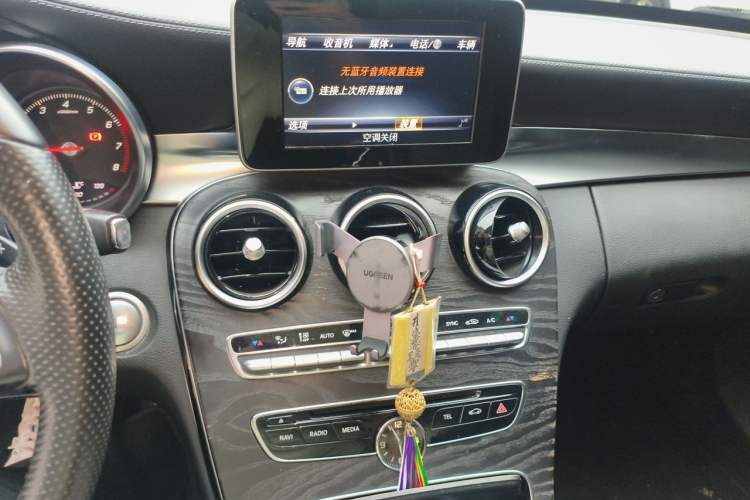 Used Mercedes-Benz C-Class 2015 Revised C 200 L Sport Edition Audio And AC Panel