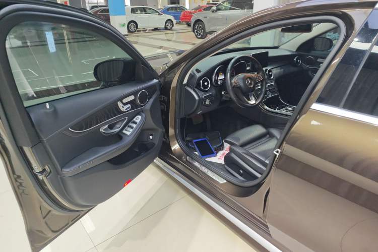 Used Mercedes-Benz C-Class 2015 Revised C 200 L Sport Edition Driver Seat