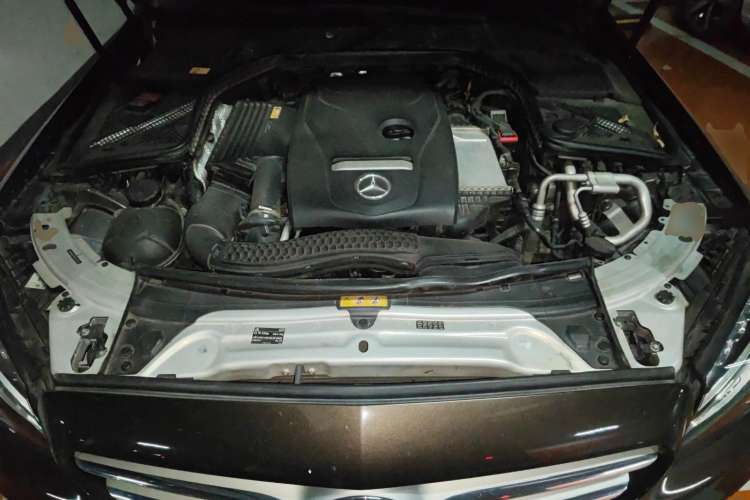 Used Mercedes-Benz C-Class 2015 C 200 L Sport Edition Engine Bay
