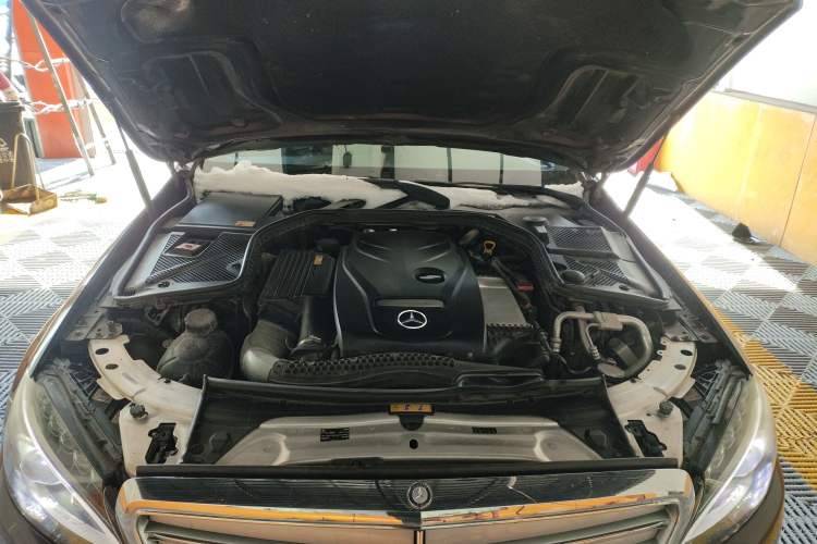 Used Mercedes-Benz C-Class 2015 C 200 L Engine Bay