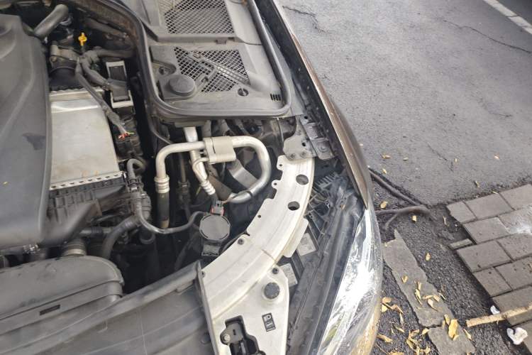 Used Mercedes-Benz C-Class 2015 C 200 Sport Edition 4MATIC Engine Bay Left