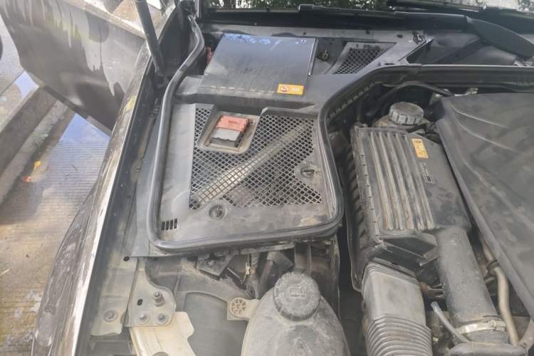 Used Mercedes-Benz C-Class 2015 C 180 L Engine Bay Right