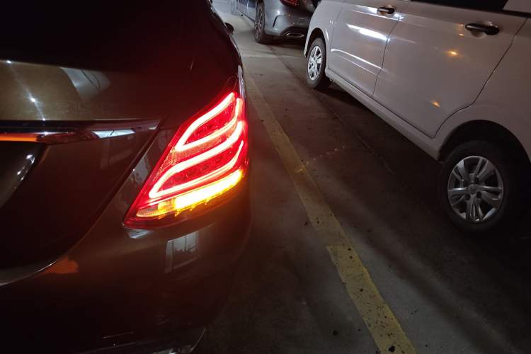 Used Mercedes-Benz C-Class 2015 C 300 L Sport Edition Exterior 6