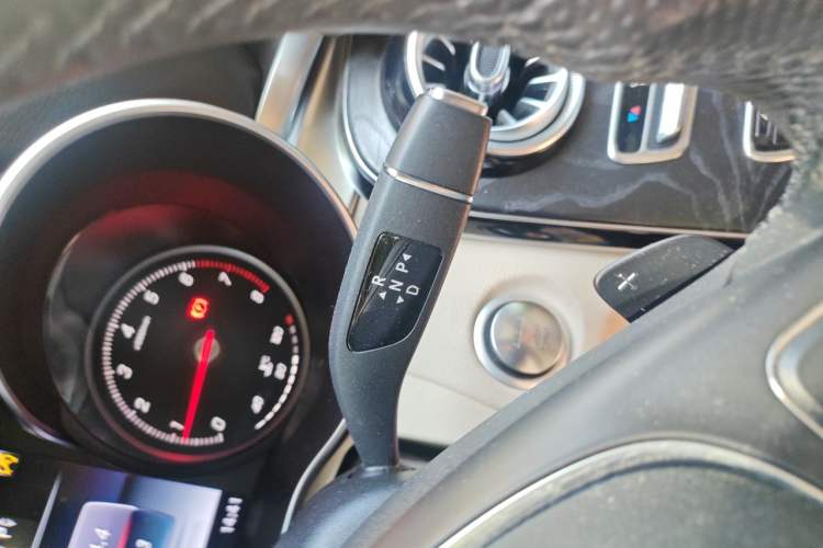 Used Mercedes-Benz C-Class 2015 Revised C 200 L Sport Edition Gear Lever