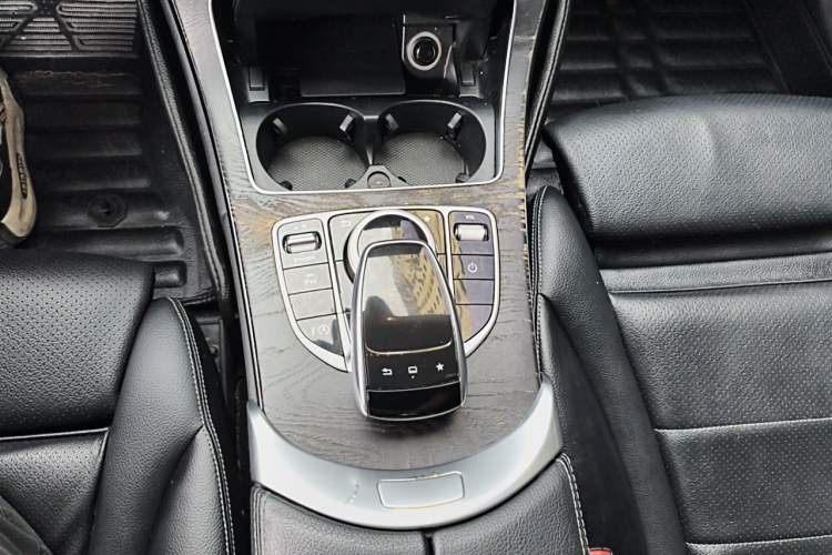 Used Mercedes-Benz C-Class 2015 Restyled C 180 L Sport Edition Gear Lever