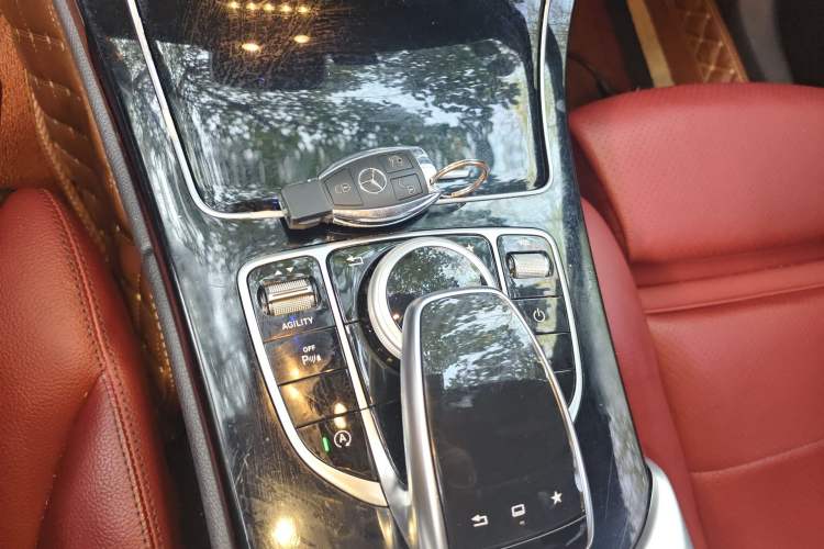 Used Mercedes-Benz C-Class 2015 C 200 Sport Edition 4MATIC Gear Lever