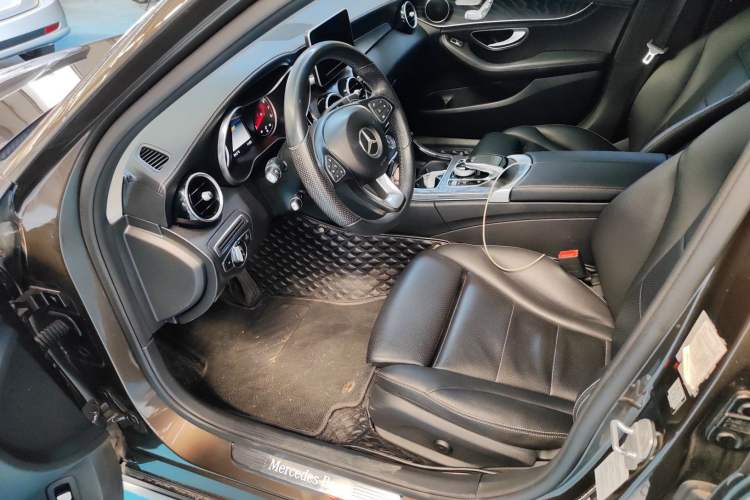 Used Mercedes-Benz C-Class 2015 C 200 L Sport Edition Interior 2