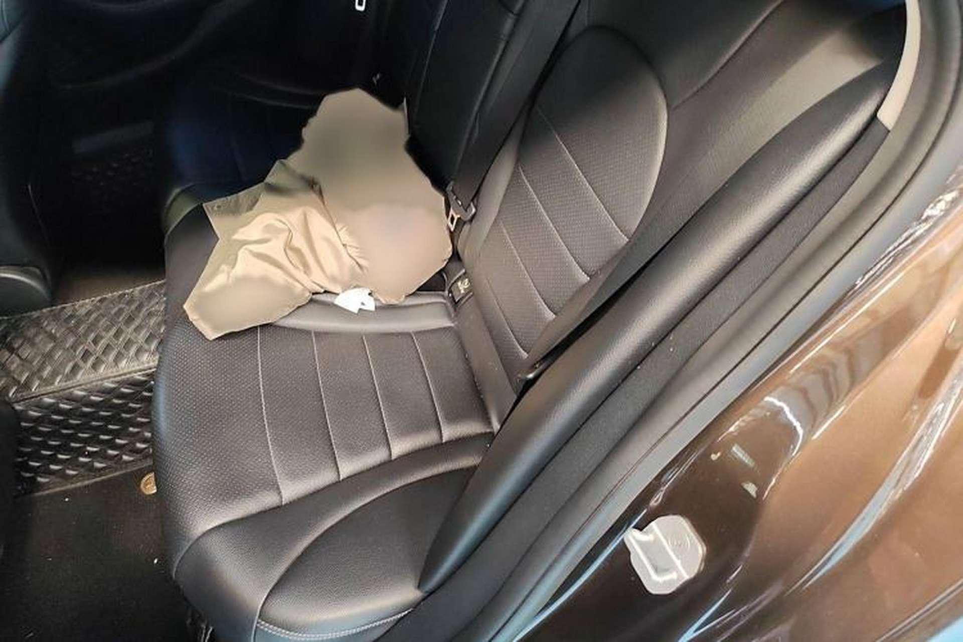 Used Mercedes-Benz C-Class 2015 C 200 L Sport Edition Interior 3