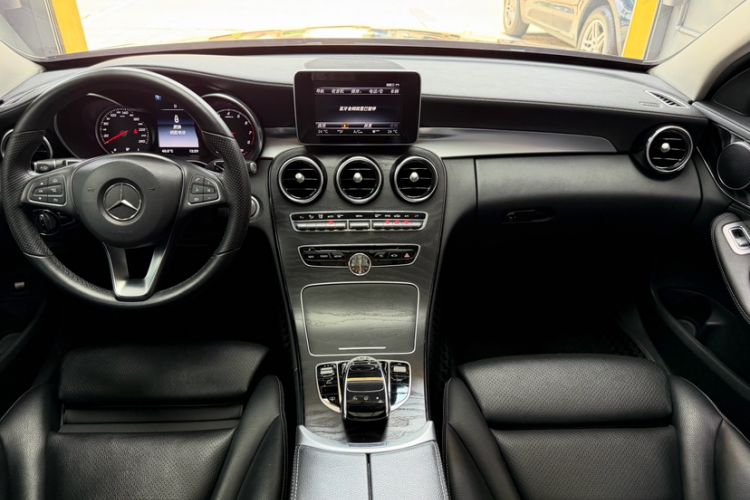 Used Mercedes-Benz C-Class 2015 C 200 L Sport Edition Interior 4