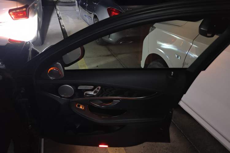 Used Mercedes-Benz C-Class 2015 C 300 L Sport Edition Interior 5