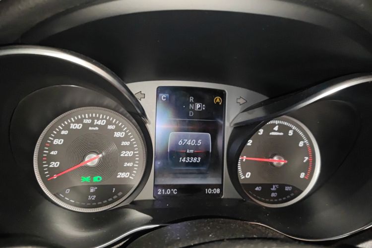 Used Mercedes-Benz C-Class 2015 C 200 L Sport Edition Odometer Close Up