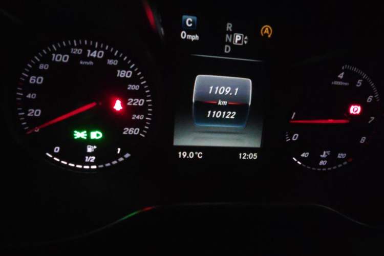 Used Mercedes-Benz C-Class 2015 C 180 L Sport Edition Odometer Close Up
