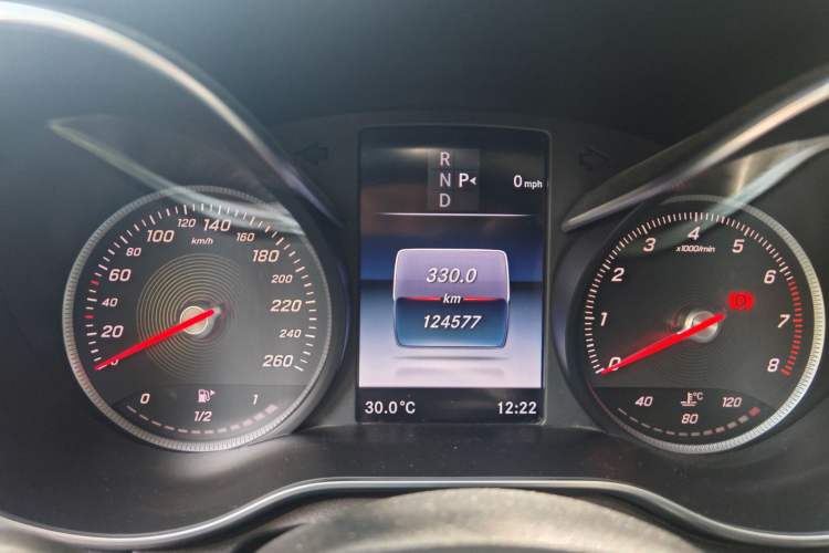 Used Mercedes-Benz C-Class 2015 Revised C 200 L Sport Edition Odometer Close Up