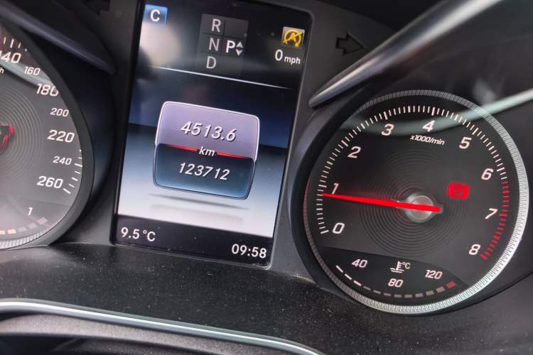 Used Mercedes-Benz C-Class 2015 Revised C 200 L Sport Edition Odometer Close Up