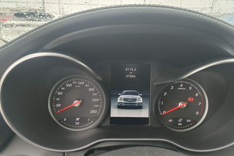 Used Mercedes-Benz C-Class 2015 C 300 L Sport Edition Odometer Close Up
